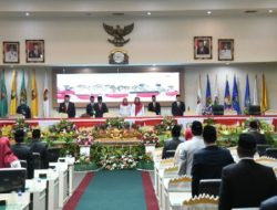 Paripurna : Mingrum Gumay Beri Apresiasi Mantan Napiter di Sidang Paripurna Istimewa