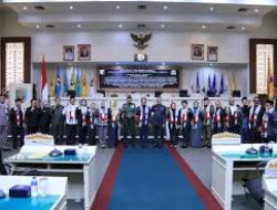 Anggota DPRD Lampung Kompak Gunakan Syal Palestina